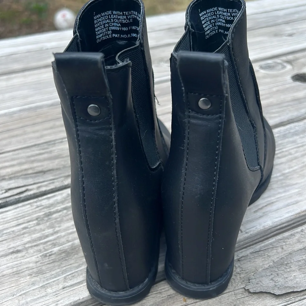 Universal Thread - Picture 3 of 8